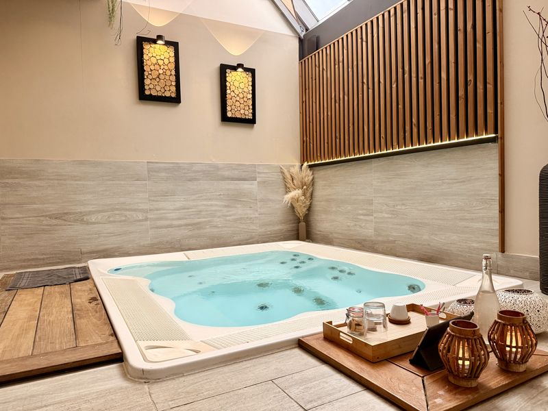 Spa Zen'ing Gondecourt — jacuzzi privatif ambiance bois